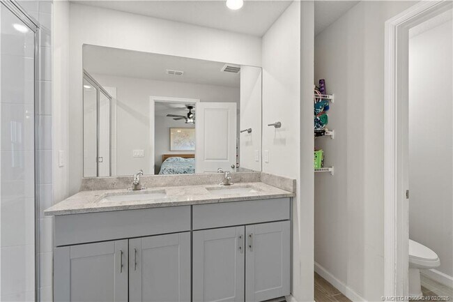 Building Photo - 3931 SE Mentmore Ln