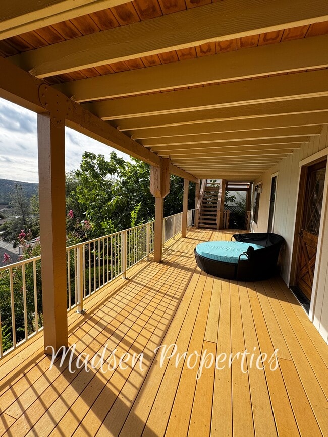 Building Photo - 6367 Woodman Dr