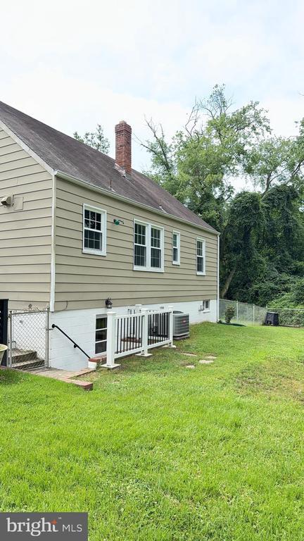Building Photo - 4012 Woodland Dr