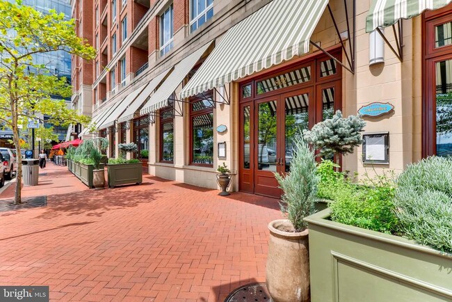 Building Photo - 675 S President St