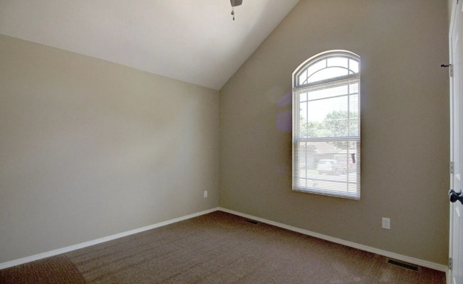 Building Photo - 3 Bedroom Springfield Home in Willard School Districts with Fenced in Yard