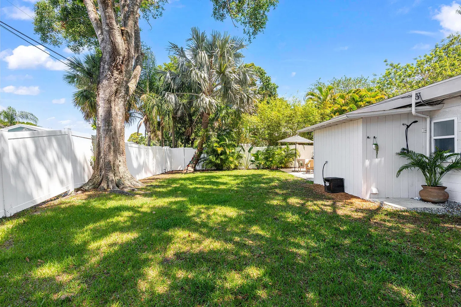 Building Photo - 2441 Granada Ave