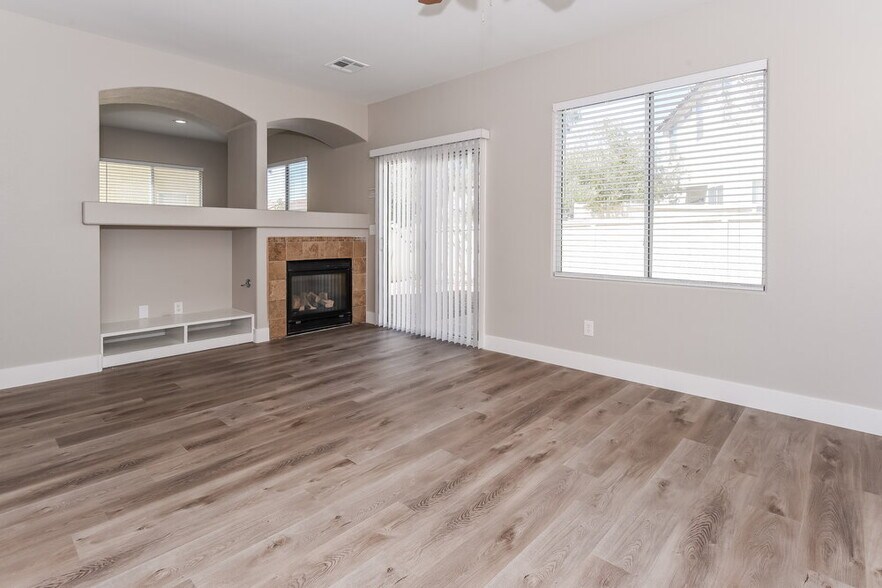 Building Photo - 892 Shining Rose Pl