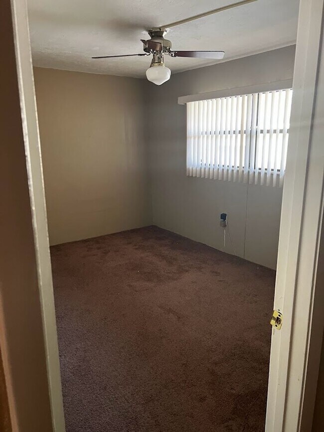 Building Photo - Spacious 1,226 SF Unit - 2 bd / 2 ba near ...