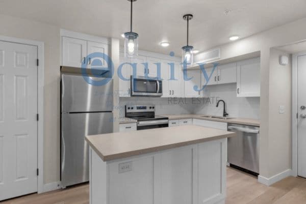 Building Photo - 1032 E 400 S