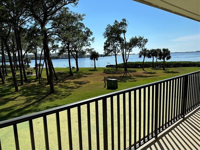 Building Photo - 2700 Bayshore Blvd