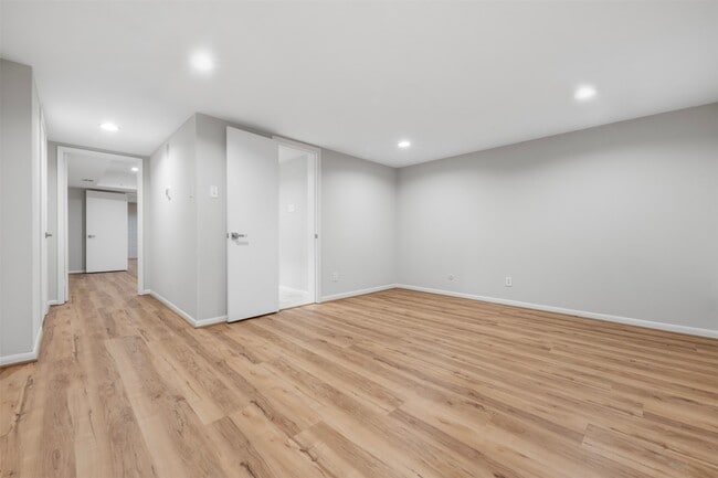 Building Photo - 3141 Bissonnet St