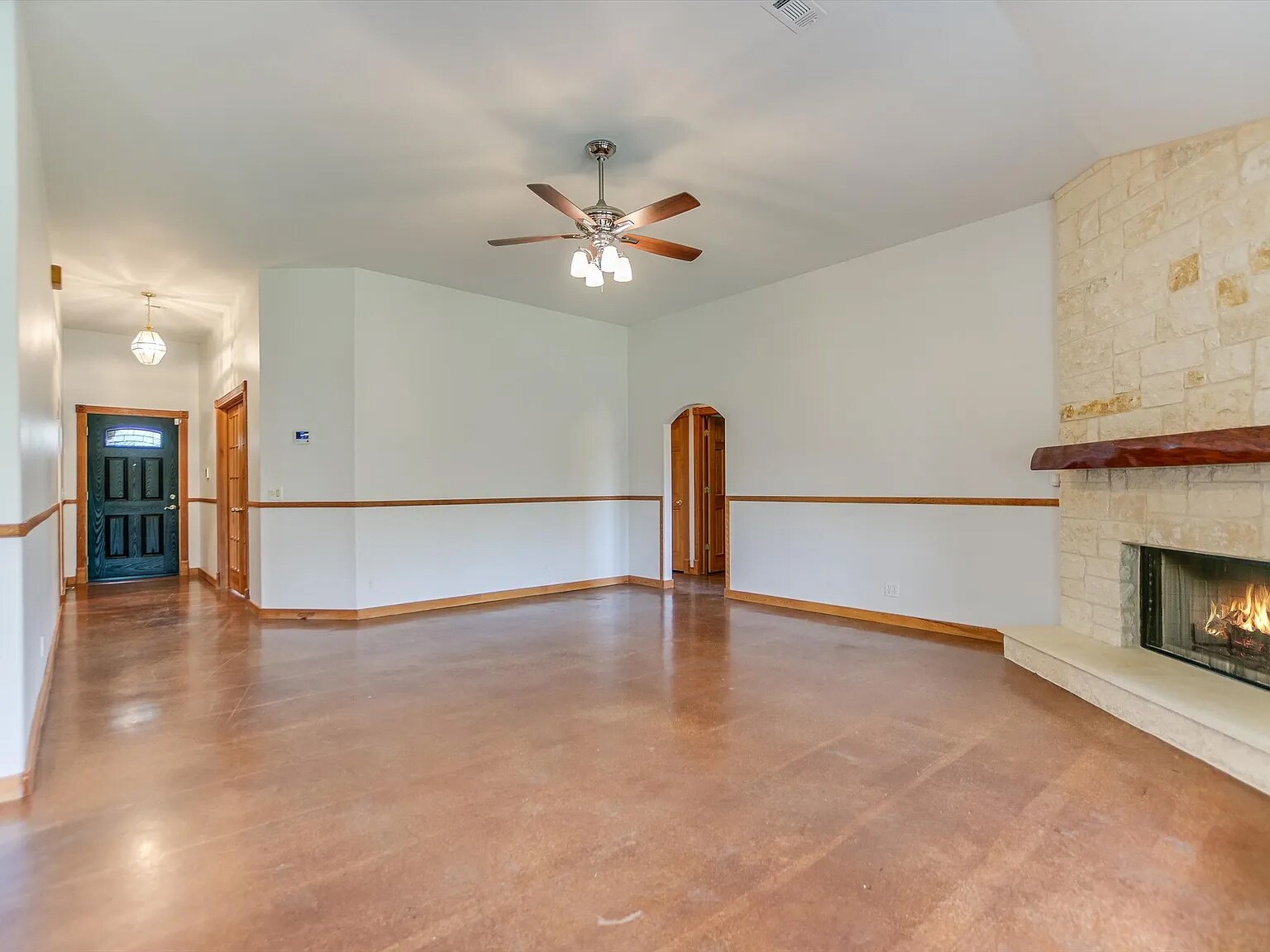 Building Photo - 1010 Foothills Dr