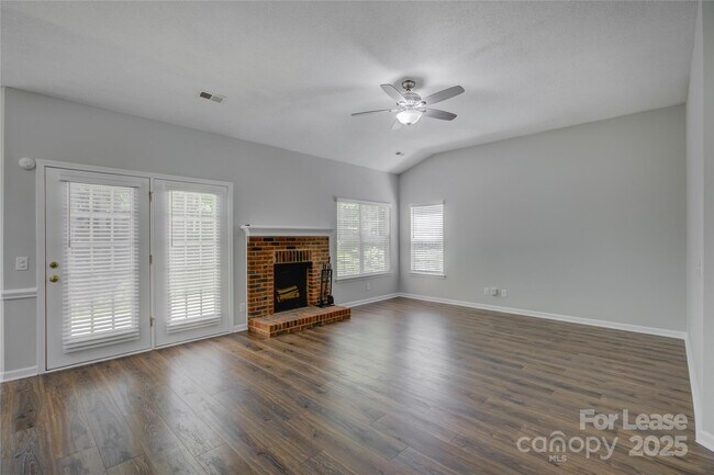 Building Photo - 7017 Scuppernong Ct