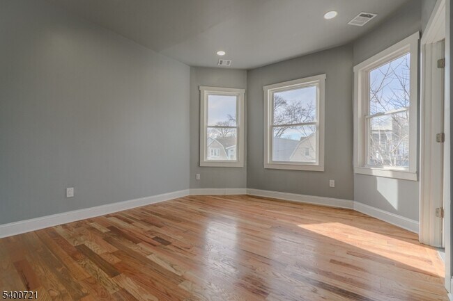 Building Photo - 882 S 14th St