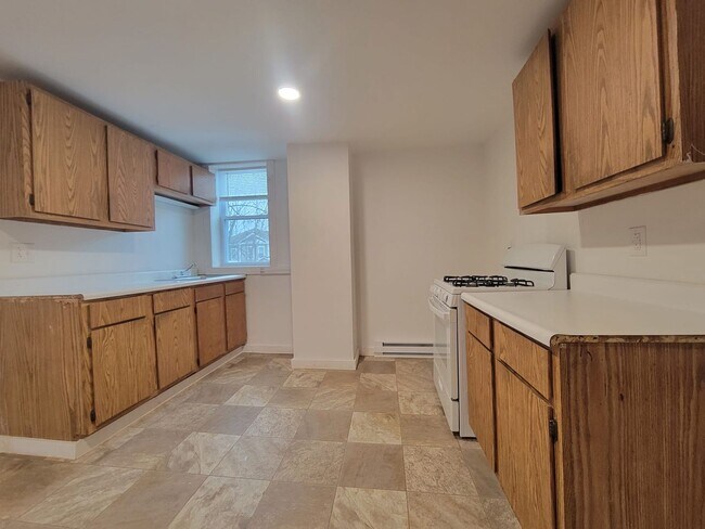 Building Photo - 510 N Albany St