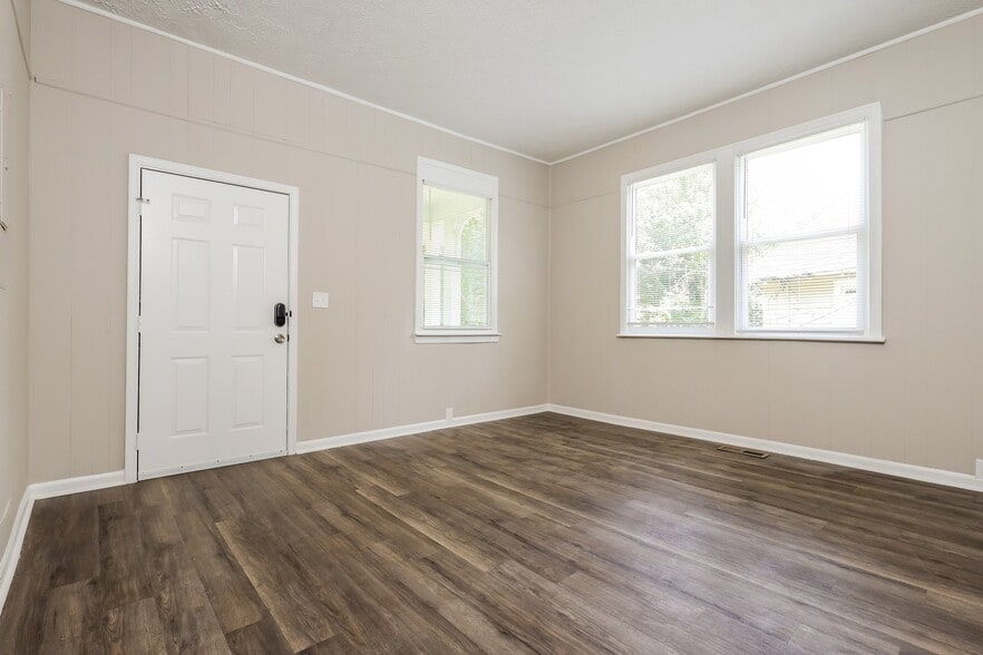 Building Photo - 2 Beechwood Heights