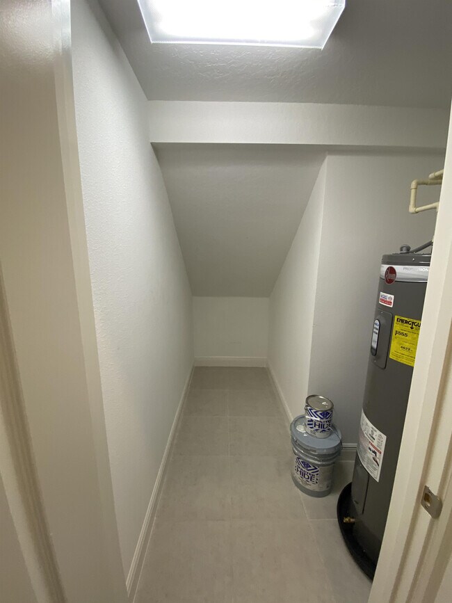 Building Photo - 15555 Honeybell Dr