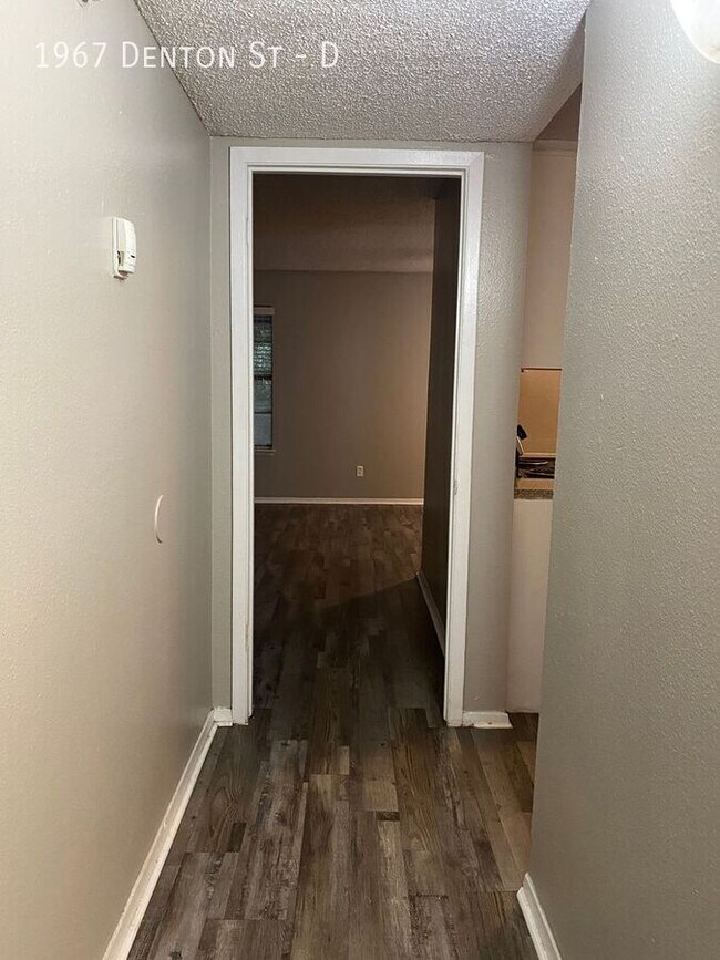 Building Photo - $500 moves you in