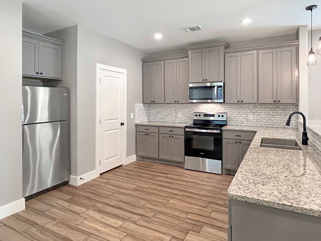 Building Photo - Beautiful Custom Home on 1 Acre in Peacefu...