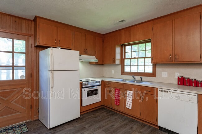 Building Photo - 203 S Alston St