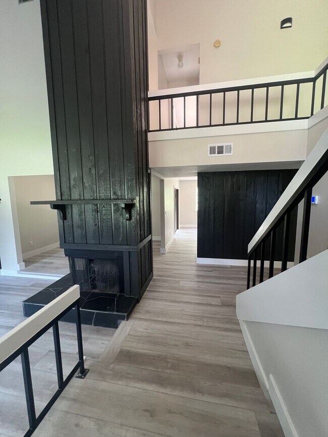 Building Photo - Spacious 4-Bedroom Pool Home in Desirable Winter Springs!