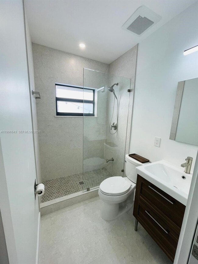 Building Photo - 2040 NE 173rd St