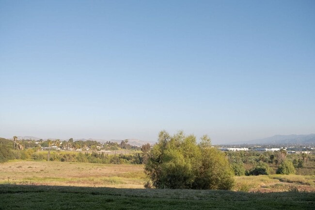 Building Photo - Gorgeous 3 Bedroom 3 Bathroom Corona Home ...