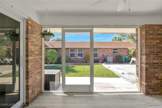 Building Photo - 2710 Arbutus St