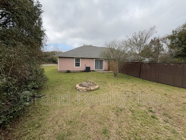 Building Photo - 6901 Ella St