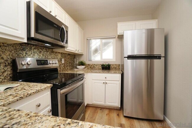 Building Photo - 7405 Charmant Dr