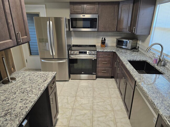 Building Photo - Live the Florida Lifestyle – Turnkey 2BR H...