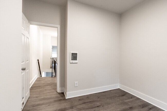 Building Photo - 2424 N Gratz St