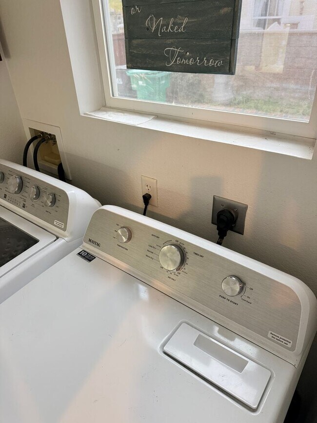 Building Photo - 3 Bed home with RV Parking for Rent in Murrieta