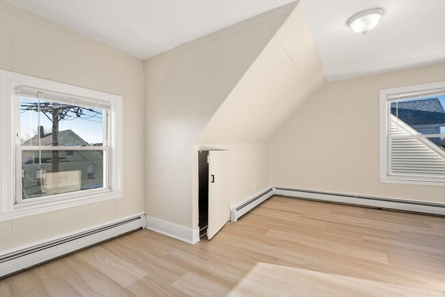 Building Photo - 374 Shirley St