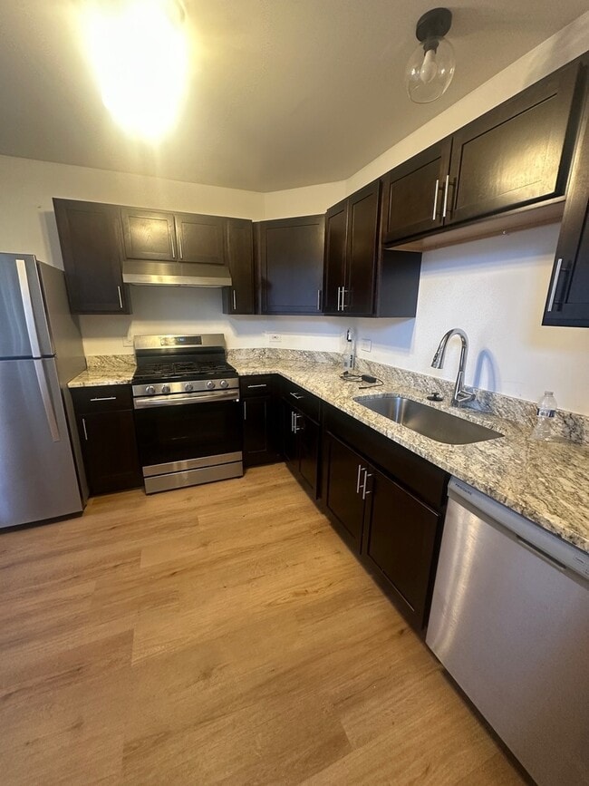 Building Photo - 1942 Heron Ave