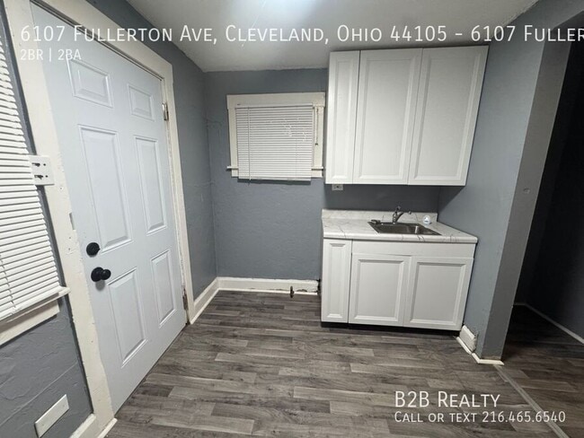 Building Photo - 6107 Fullerton Ave