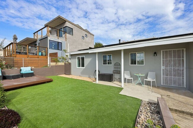 Building Photo - MUST SEE 3 Bed 2 HOUSE WITH GARAGE, YARD, & BONUS ROOM! CALL 6 1 9  8 8 8 5 5 5 4 TODAY!