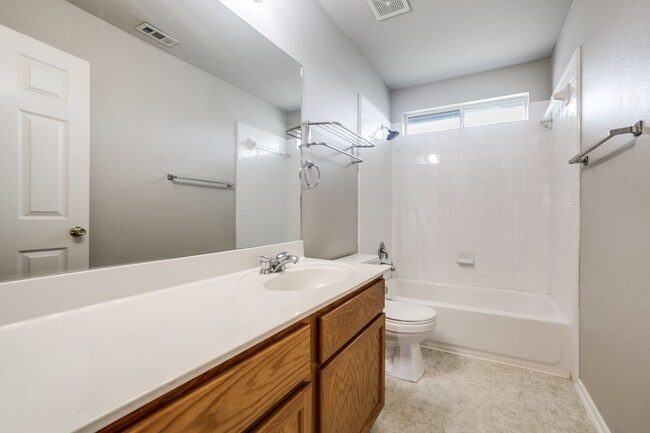 Building Photo - 4 Bedroom/2 Bath Wildhorse Subdivision