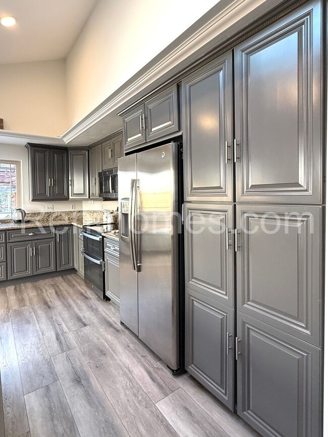 Building Photo - 10990 Red Rock Dr