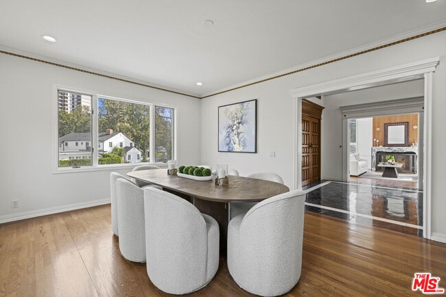 Building Photo - 865 Warner Ave