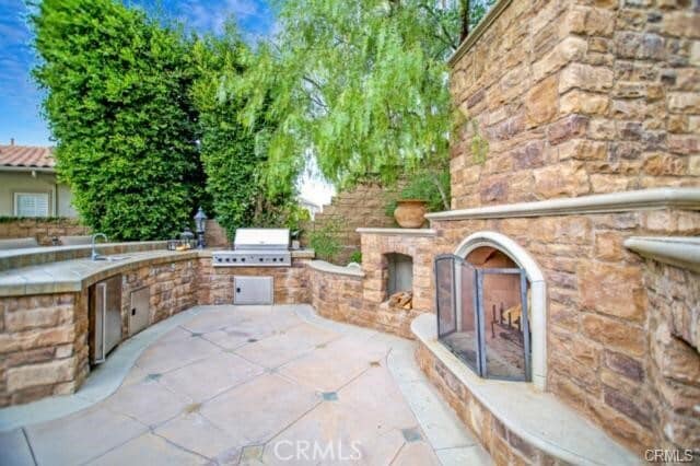 Building Photo - 38 Lemans