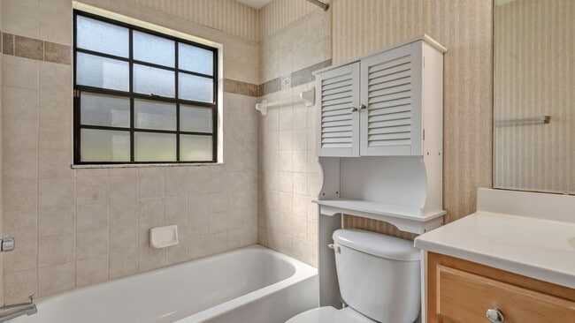 Building Photo - Fantastic 1br/1bath Condo in Gulfport/Unfu...