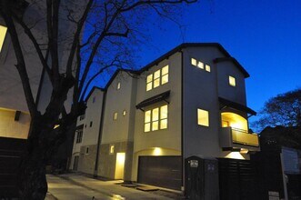 Building Photo - 4303 Dickson St