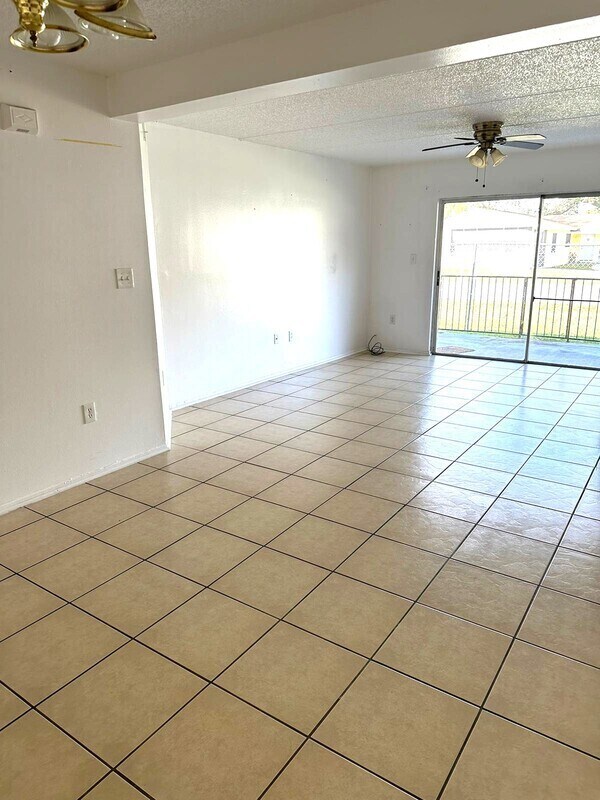 Building Photo - 6513 Dumont Ave