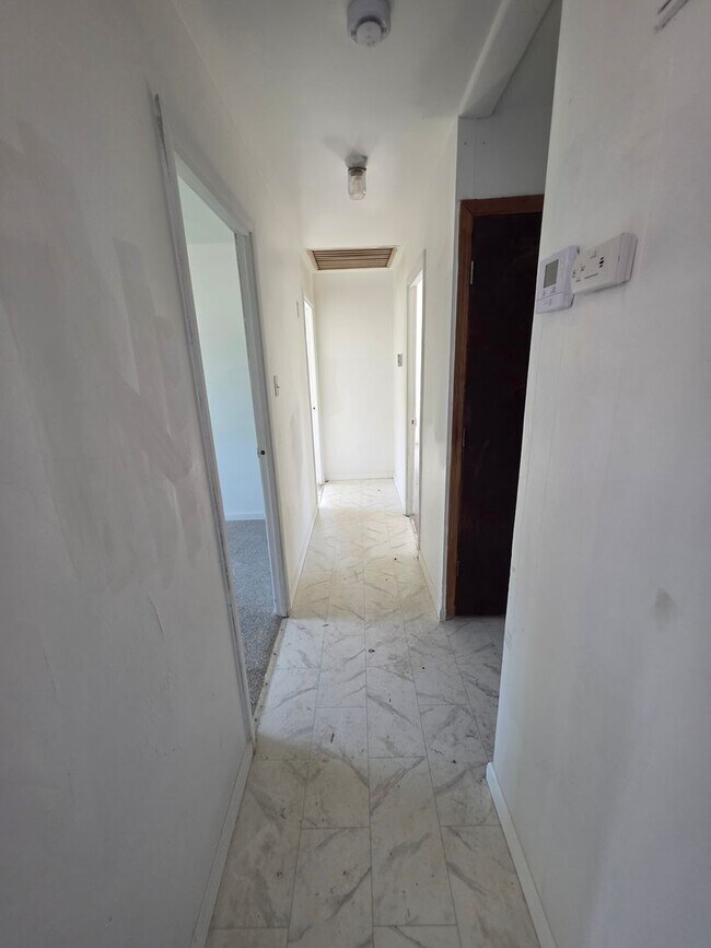 Building Photo - LIMITED TIME**NO APPLICATION FEE**1/2 OFF ...