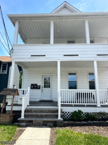 Building Photo - 24 Maple St
