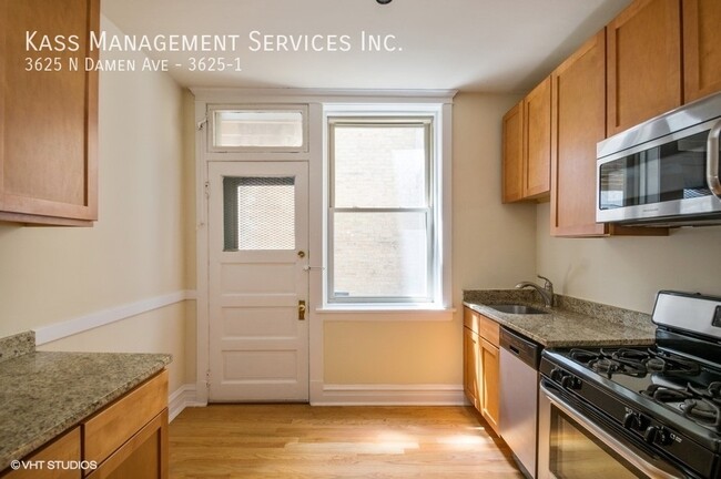 Building Photo - 3625 N Damen Ave