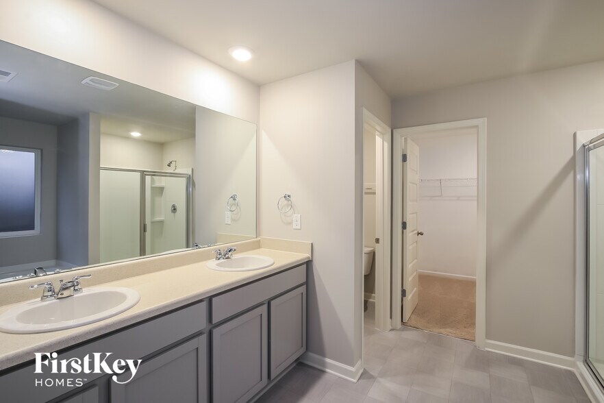 Building Photo - 3282 Hawthorn Farm Blvd