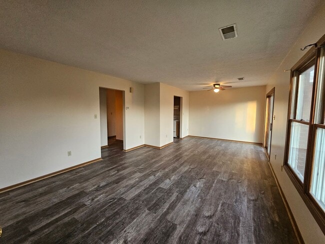 Building Photo - 4424 Lovers Ln