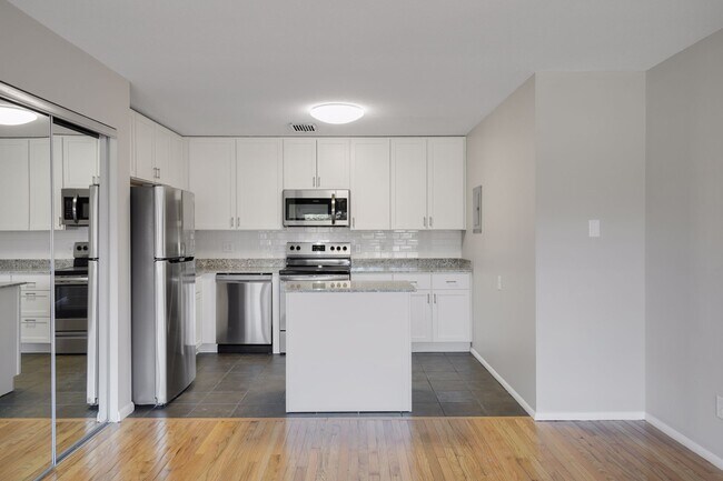 Building Photo - Remodeled 2 bed featuring new kitchen