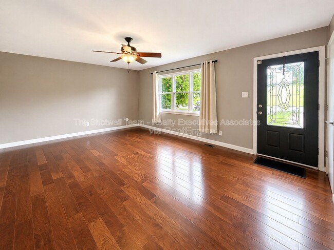 Building Photo - 6400 Shetland Dr