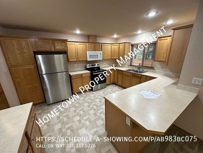 Building Photo - 9420 Fairhill Dr NE