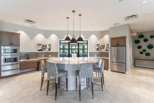 Building Photo - 4470 Gramercy Dr