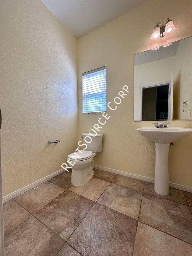 Building Photo - 18004 Flynn Dr